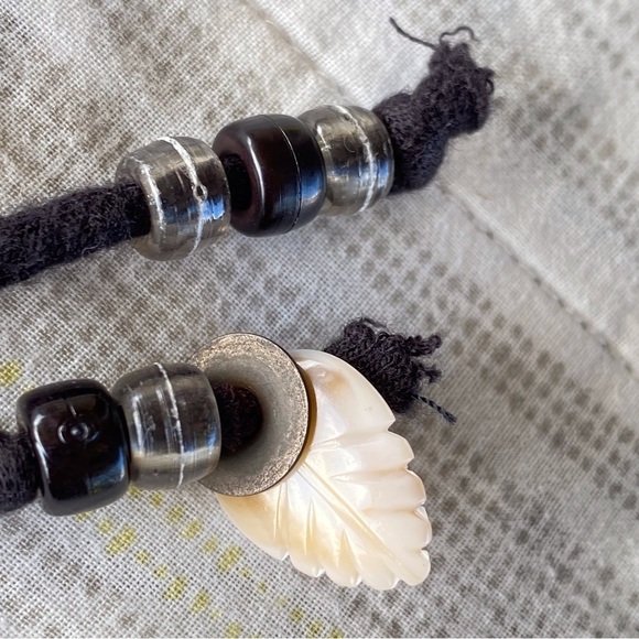 6 for$20♥️ Super cute black blouse with drawstring waist and Shell/bead details - Picture 9 of 10